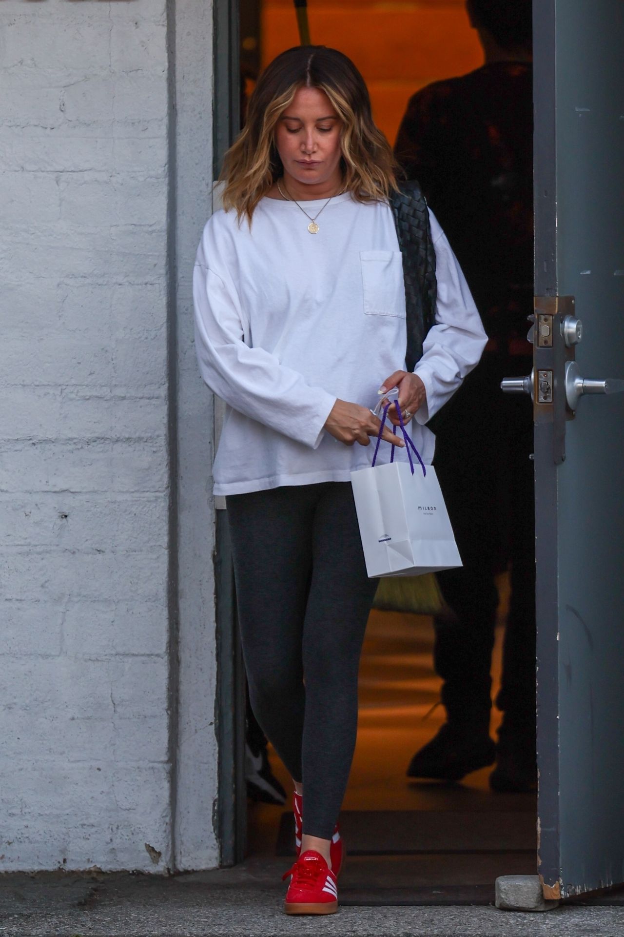 ASHLEY TISDALE EXITS MECHE SALON IN BEVERLY HILLS5